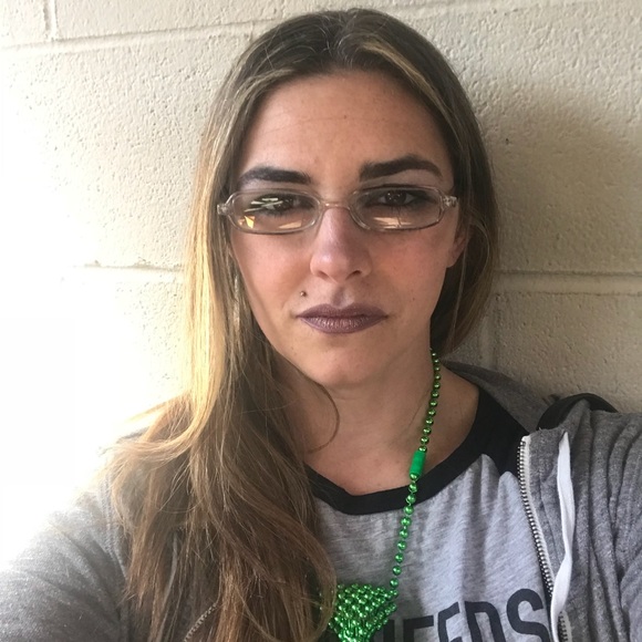 Poshmark profile picture for @sambest